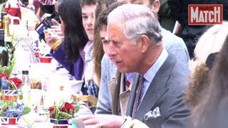 Le prince Charles à table avec ses sujets [upl. by Annah]