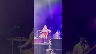 HQ Extended  Hayley Williams drops the mic and sings Told You So from the floor paramore shorts [upl. by Breech]