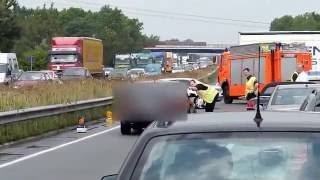 Autobahn1 Problematische Einsatzfahrt der Feuerwehr  Rettungsgasse  autobahnnothelfer 180810 [upl. by Goar]