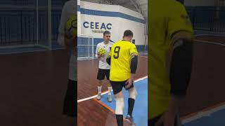 Quando o goleiro se empolga com a quadra futsal goleiro futebol [upl. by Alaham850]