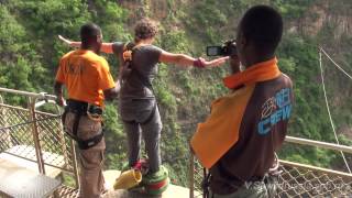 Смертельный дубль тарзанка у водопада Виктория Bangeejump Victoria Falls [upl. by Viviane529]