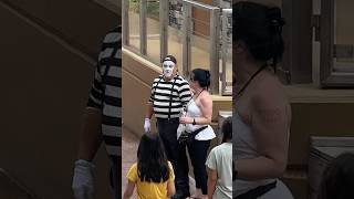 Asking mime for directions 😆😂 tom mime seaworld antics funny seaworldmime tomthemime [upl. by Kristina]