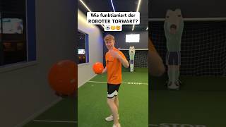 Wie funktioniert der ROBOTER TORWART 🤔⚽️😱 shorts jannikfreestyle [upl. by Chenee693]