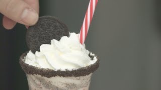 Milkshake με OREO Strawberry Cheesecake  FOOD VIDEOs [upl. by Elleinod]