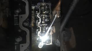 Instalación de culata del motor Toyota 3L [upl. by Immas]