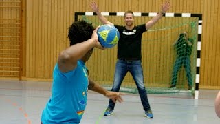 The New Day beim HandballTraining mit Oli Roggisch [upl. by Dranel479]