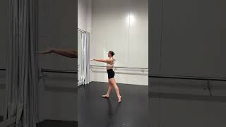 El paso más difícil de ballet clásico 🤯  ballet dance shorts [upl. by Ydahs602]