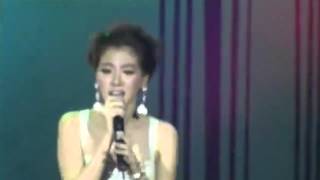 LIVE Baifern singing Ruk Bap Mai Taung Ap Ruk  Future Park Rangsit Sep 21 2012 [upl. by Lekar103]