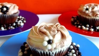 Receta cupcakes de 3 chocolates  Cupcake de chocolate fácil [upl. by Shanney]