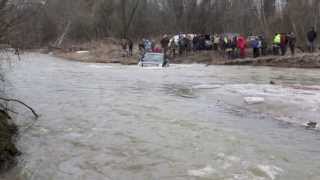 Toyota Land Cruiser 120 4x4 Extreme river crossing [upl. by Karie]