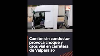 Camión sin conductor provoca choque y caos vial en carretera de Valparaíso [upl. by Bound]