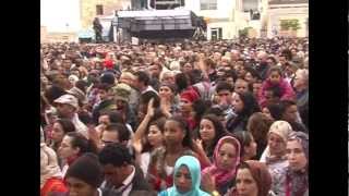 Essaouira 2012  Maalem Omar Hyat with crowd  N2 [upl. by Annalee430]