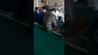 Sdg melakukan apa ya bpk berbaju batik loreng coraksadar pesantren ikhlas [upl. by Pinsky]