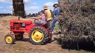 La cavalcade des vieux tracteurs à Cheffois en Vendée [upl. by Eiramanig]