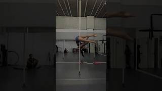 Combo intermedio con librito en pole dance [upl. by Eissej]