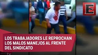 Obreros azucareros en Veracruz dan tremenda golpiza a su líder sindical [upl. by Slein831]