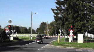 Bahnübergang quotOberbenrader Straßequot Krefeld  Museumsbahn quotSchluffquot nach Crefeld Nord [upl. by Nyvets]