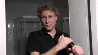 Schoonmaken badkamer en toilet vloer met microvezel mop [upl. by Talanian]