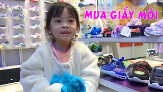 Hai chị em đi xem phim và mua giầy mới cho Quỳnh An nè 💎 AnAn ToysReview TV 💎 [upl. by Nikola]