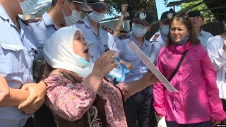 Kazakhs Protest For 100th Day To Demand China Release Relatives In Xinjiang [upl. by Yblek736]