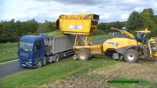 NEW HOLLAND FR 9080 à caisson à lensilage du maïs en 2010 [upl. by Oniliuqnart934]