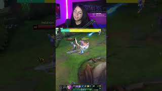 Irelia pega mucho 😫       leaguepartner leagueoflegends leaguememe leagueoflegends leag [upl. by Abbey]