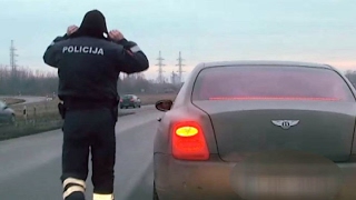 Patruliai 159 kmh greičiu skriejantį „Bentley“ pasivijo nežymėta „Škoda Octavia“ [upl. by Aivad]