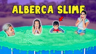 KIMA Y JUANITO LLENARON LA ALBERCA DE SLIME 😱 Jukilop  Kimberly Loaiza [upl. by Adlesirk350]