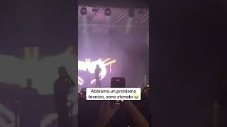 Fedez stona pesantemente live cantando quotS€xy Shopquot [upl. by Ysor]