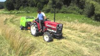 Körbálázó japán kistraktorokhoz Mini round baler for Japanese compact tractors [upl. by Hollingsworth633]