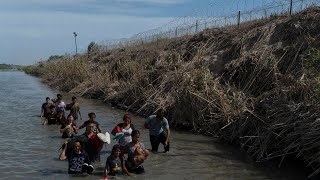 Aumenta el flujo migratorio en Matamoros México [upl. by Ammadas]