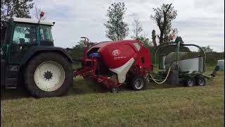 Fendt 820 in Türkis und Welger Lely mit angehängtem Elho Wickler [upl. by Craw]