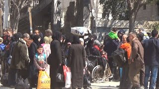 Syrie des civils continuent de fuir la Ghouta orientale [upl. by Law]