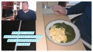 Tommy isst Mittagessen Spinat mit Kartoffeln Rührei [upl. by Nnylatsirk]