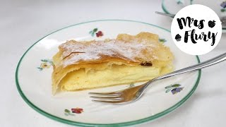 Topfenstrudel  Quarkstrudel  Österreichische Mehlspeise  Rezept Mrs Flury [upl. by Lucius]