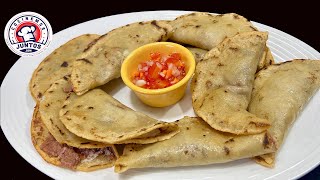 Tostadas de frijoles rellenas de queso y crema [upl. by Theta]