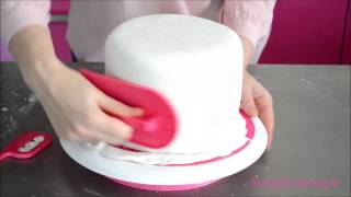 Comment recouvrir un gâteau de pâte à sucre   SCRAPCOOKING® [upl. by Bortman971]