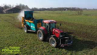 Vaste mest strooien  Loonwerk Westerkwartier  Spreading manure  Mist streuen [upl. by Jacey]