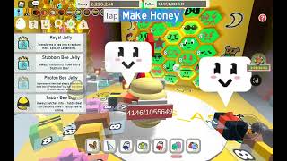 hatching tabby bee in bee swarm simulator Roblox [upl. by Vincenta239]