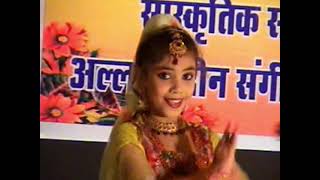 Hum pyar ka saudaAqsa khanChildhood dance [upl. by Nosrettap108]