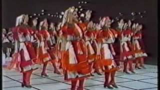 quotMariovska Tresenicaquot Macedonian Folk Dance [upl. by Nilam]