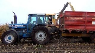 New Holland 1905 met Ford TW15 in de mais 2013 [upl. by Bobbette]