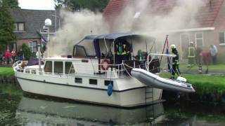 Hoogeveen boot vat vlam tijdens het varen 7 sep 2010 [upl. by Durant]