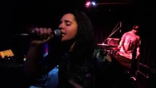 Lido Pimienta  UN MINUTO  liveen vivo [upl. by Enitsua]