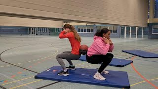 Krafttraining mit Medizinball und Partner [upl. by Elorak]