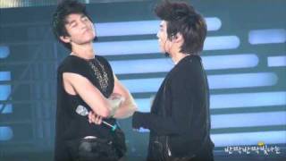 110101 Jonghyun Caressing Minhos Chin during quotUpampDownquotJongHo love♥ [upl. by Ainevuol]