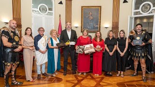 La alcaldesa recibe a las principales autoridades municipales de Linares y Santomera en el día [upl. by Maddis370]