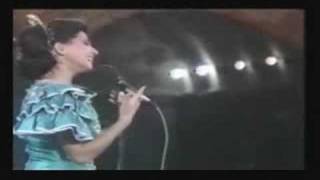 Magida El Roumi 3am Yisaluni 3alaik El Nas Jerash 1986 [upl. by Delanos]