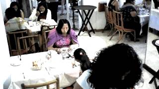 ASI SE ROBAN LAS BOLSAS EN LOS RESTAURANTS [upl. by Eardnoed]