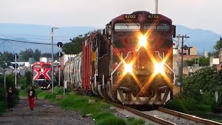 ENCUENTRO DE TRENES FERROMEX EN IRAPUATO FERROMEX FERROSUR EMDX y UNION PACIFIC Y el TIRAJ [upl. by Christye]